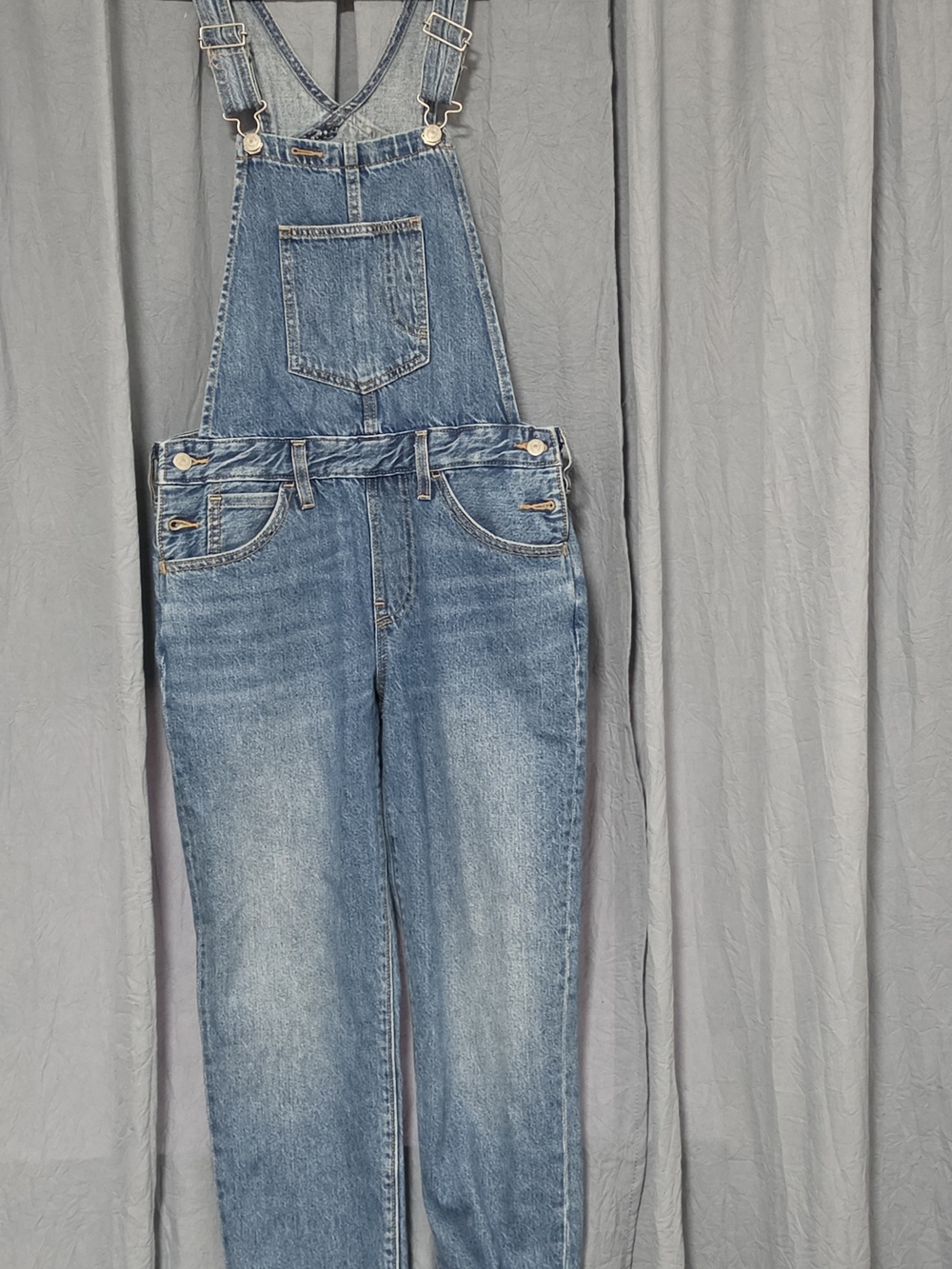 Levis Classic Blue Denim Overalls - Women Jeans Size Medium